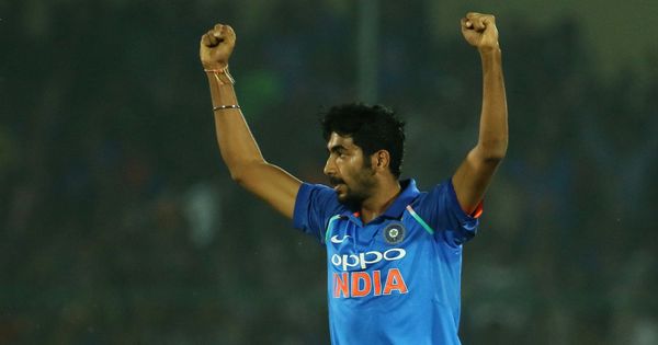 वनडे प्रारूप में लगातार बेहतरीन गेंदबाजी के चलते जसप्रीत बुमराह हाल ही में दुनिया के नंबर एक गेंदबाज बन गए हैं | फोटो : बीसीसीआई / स्पोर्टसपिक्स वनडे प्रारूप में लगातार बेहतरीन गेंदबाजी के चलते जसप्रीत बुमराह हाल ही में दुनिया के नंबर एक गेंदबाज बन गए हैं | फोटो : बीसीसीआई / स्पोर्टसपिक्स