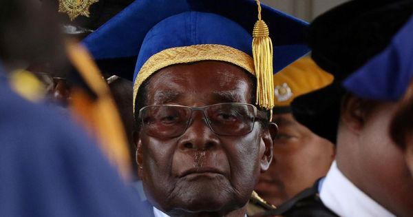 रॉबर्ट मुगाबे : जिन्होंने कभी कहा था कि उन्हें ईश्वर ही सत्ता से हटा सकता है