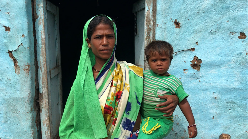 Sharifa Tadvi with her younger child. Photo credit: Mridula Chari. Sharifa Tadvi with her younger child. Photo credit: Mridula Chari.