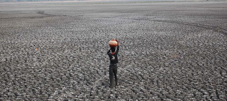 डॉक्टर सर्जरी नहीं कर रहे क्योंकि हाथ धोने के लिए पानी नहीं है