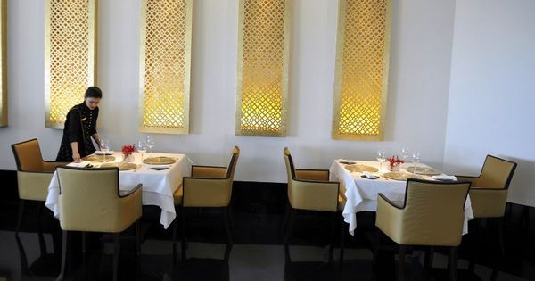 Restaurant Kitchen Best Practices with service charge made optional, restaurant kitchen staff and Restaurant Kitchen Best Practices with service charge made optional, restaurant kitchen staff and