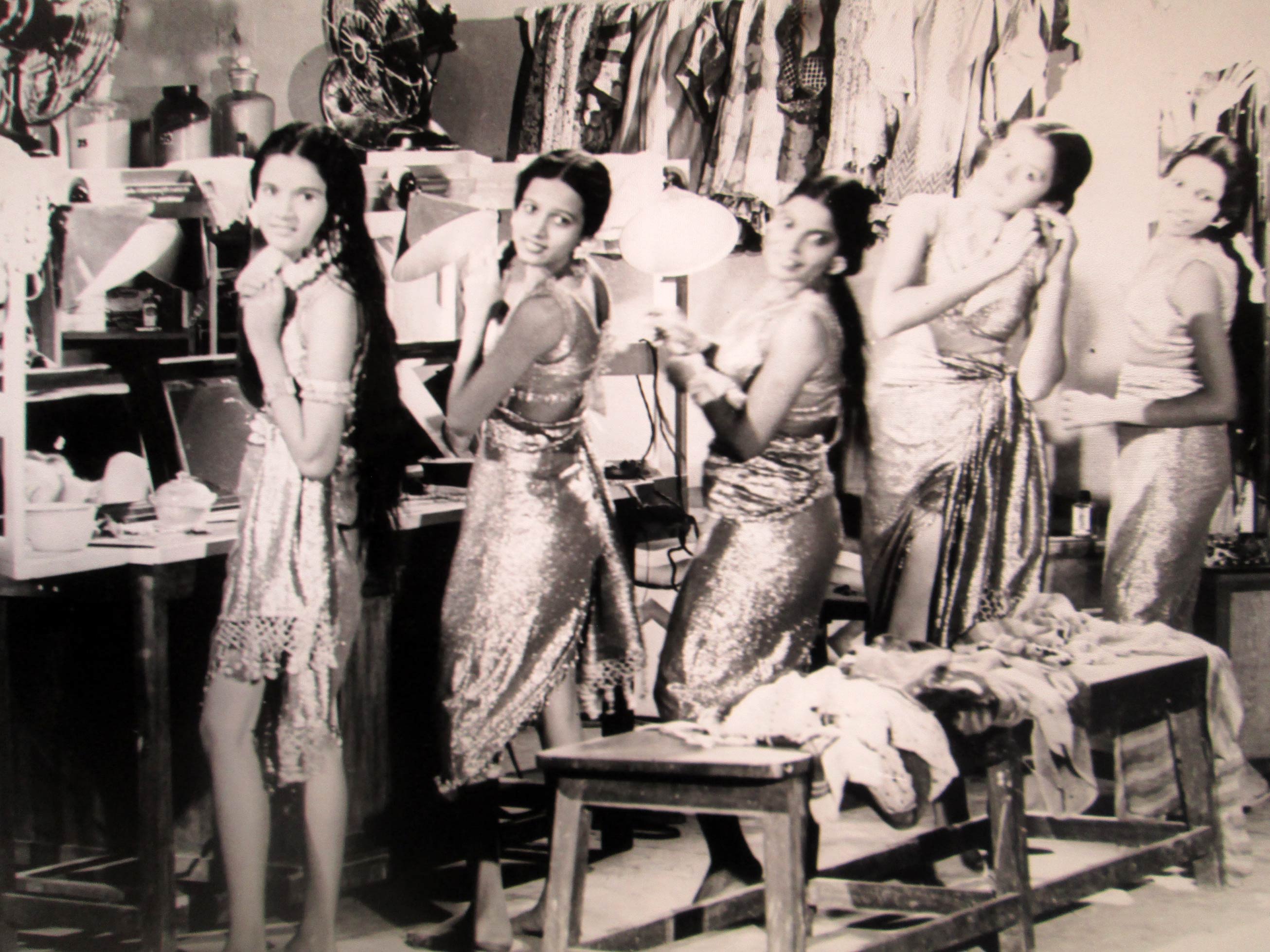 Extras in a Prabhat film. Courtesy Sahapedia.org.