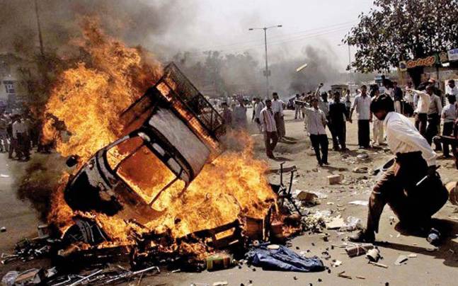 The image of the 2002 Gujarat riots passed of as a photo from Basirhat by a BJP spokesperson. The image of the 2002 Gujarat riots passed of as a photo from Basirhat by a BJP spokesperson.