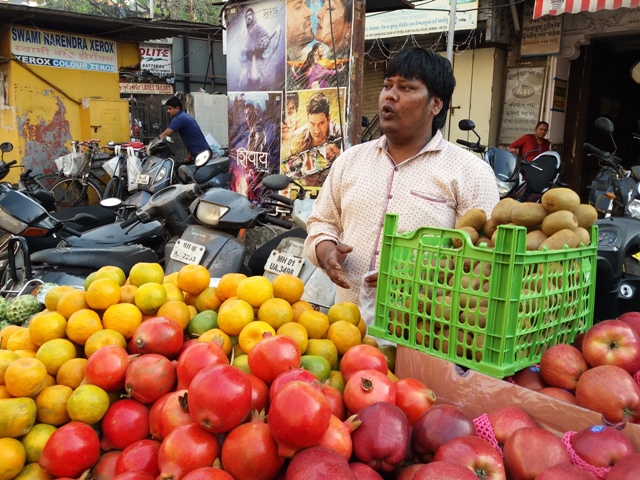 Ishrat Khan made very few sales on Wednesday morning. Ishrat Khan made very few sales on Wednesday morning.