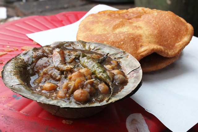 Kachoris served with chhole at Vajpayee Kachori Bhandar (Image courtesy: Finelychopped.net). Kachoris served with chhole at Vajpayee Kachori Bhandar (Image courtesy: Finelychopped.net).