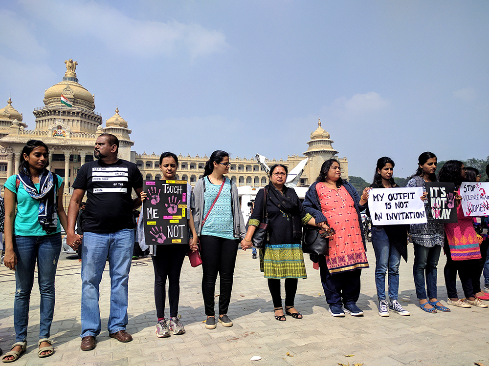 Human chain outside Vidhana Soudha. Image credit: Shruti Kedia Human chain outside Vidhana Soudha. Image credit: Shruti Kedia