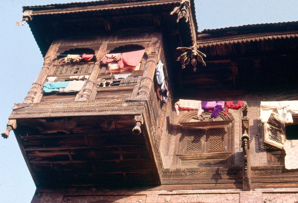 Zoondub with fretworked eaves and pendant wind chimes. Photo credit: Anuradha Chaturvedi Zoondub with fretworked eaves and pendant wind chimes. Photo credit: Anuradha Chaturvedi