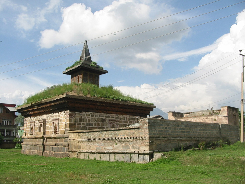 A rare example of a surviving turf roof, sans the flowering bulbs. Photo credit: Anuradha Chaturvedi A rare example of a surviving turf roof, sans the flowering bulbs. Photo credit: Anuradha Chaturvedi