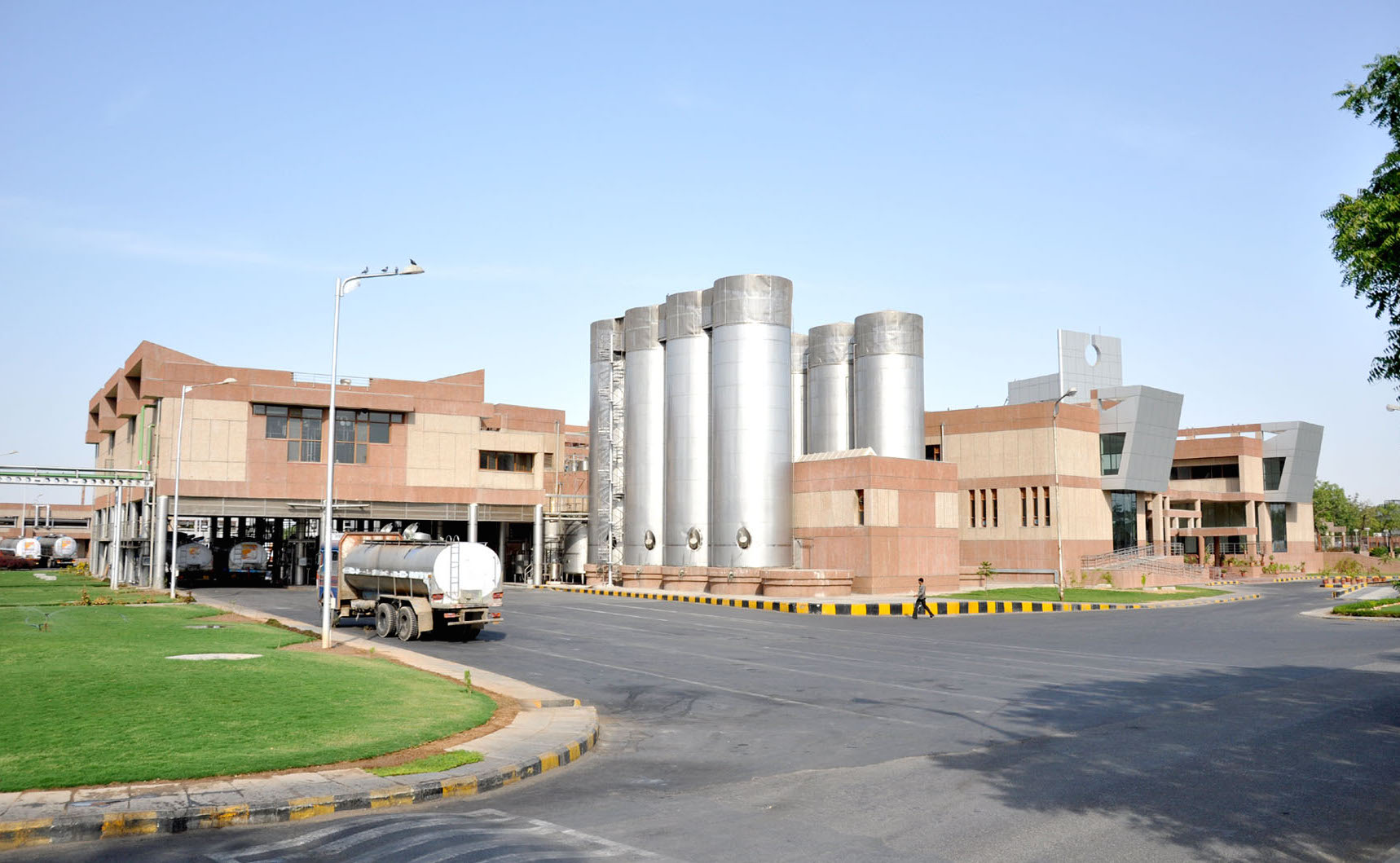 Banas Dairy in Banaskantha, Gujarat. Photo courtesy Banas Dairy Banas Dairy in Banaskantha, Gujarat. Photo courtesy Banas Dairy