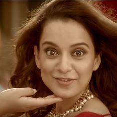 सामने वाला नंगा है यह बताने के लिए अपने कपड़े उतारना शायद इसे ही कहते हैं