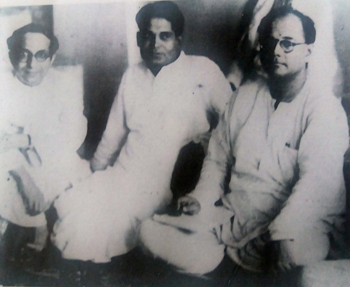 Meherally (left) along with the socialist leader Jayaprakash Narayan. Meherally (left) along with the socialist leader Jayaprakash Narayan.