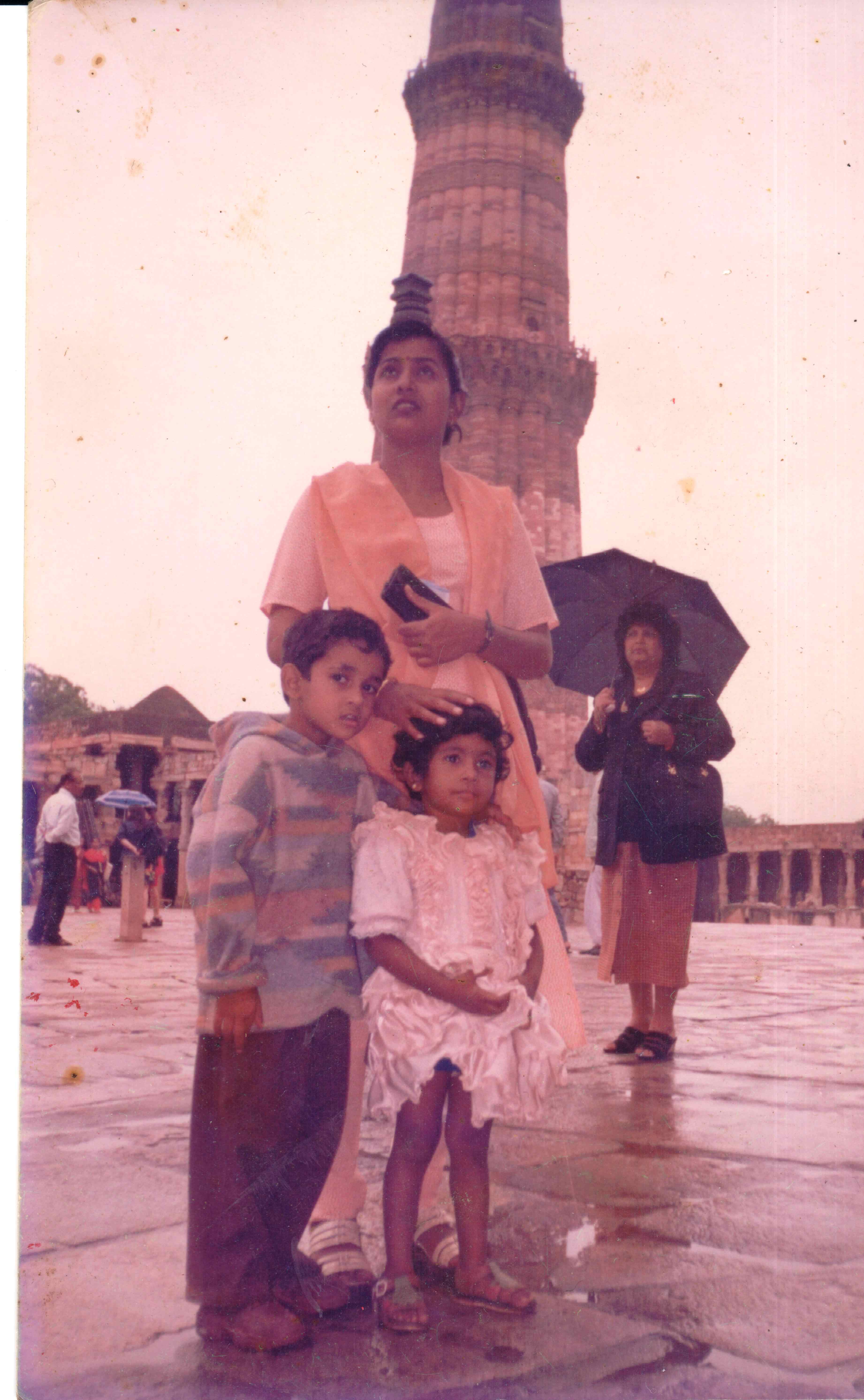 Residents of Mehrauli at the Qutub Minar Complex, 1990s (Courtesy: Anil). Residents of Mehrauli at the Qutub Minar Complex, 1990s (Courtesy: Anil).