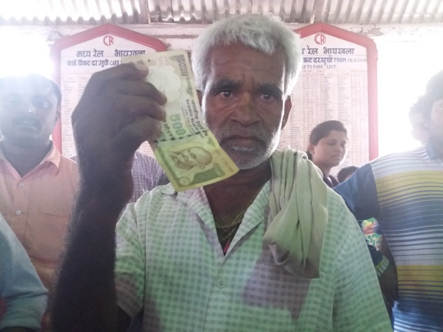 Vijay Padwal with the Rs 500 note that was given to him on Wednesday morning to serve as three people's wage. Vijay Padwal with the Rs 500 note that was given to him on Wednesday morning to serve as three people's wage.